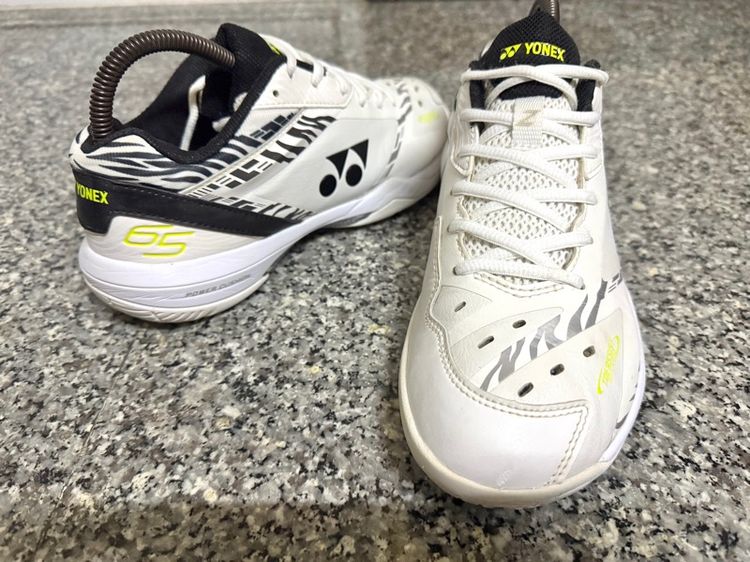 Yonex Power Cushion 65 White Tiger เบอร์40.5