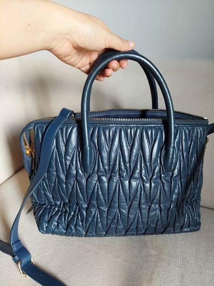 กระเป๋าถือ Miu Miu สีน้ำเงิน รูปที่ 2