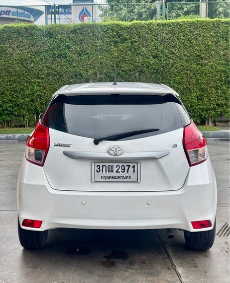 Toyota Yaris 2014 1.2 E Sedan เบนซิน ไม่ติดแก๊ส เกียร์อัตโนมัติ ขาว รูปที่ 4
