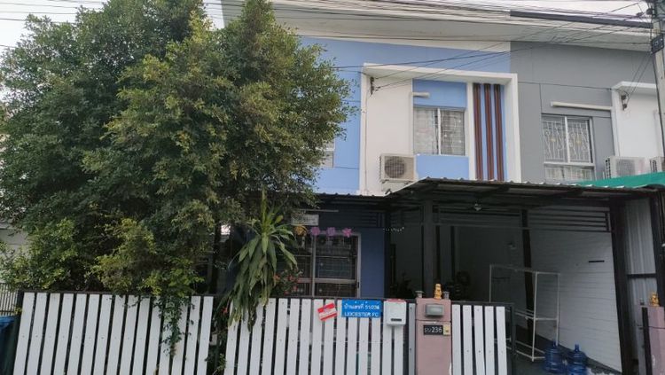 ขายบ้านทาวเฮ้าส์หลังริม2ชั้น1.77 ล้าน  เจ้าของขายเอง  24.5 ตร. พฤกษา64-2คองหลวง คลองสามสะดวกสบายเข้าออกง่าย 
