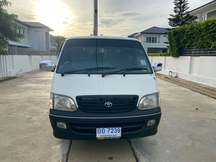รถ Toyota Hiace 2.5 สี ขาว
