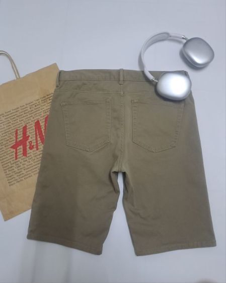 กางเกงขาสั้นสีเขียวขี้ม้า ทรง Slimfit แบรนด์ H and M รูปที่ 2