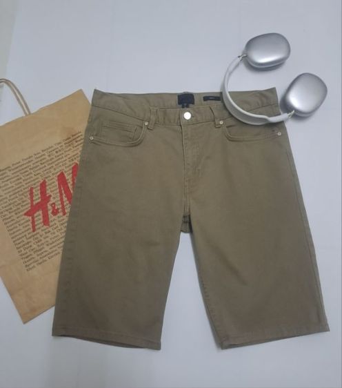อื่นๆ กางเกงขาสั้นสีเขียวขี้ม้า ทรง Slimfit แบรนด์ H and M