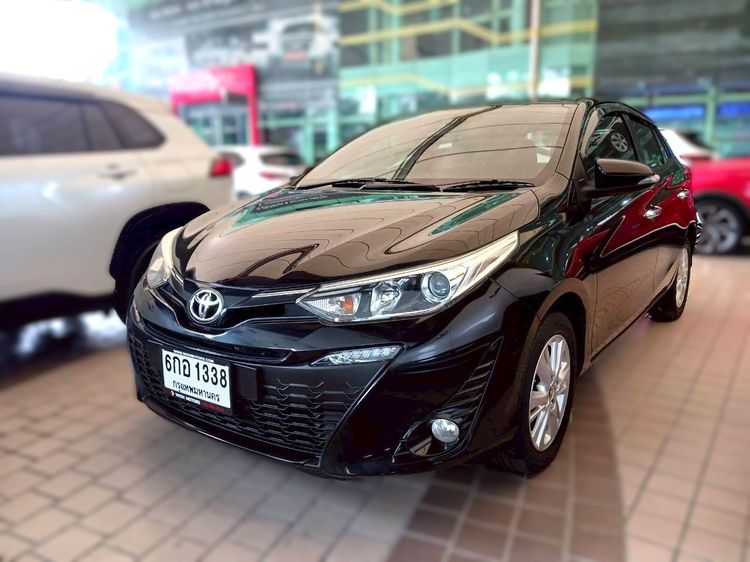 รถ Toyota Yaris 1.2 G สี ดำ