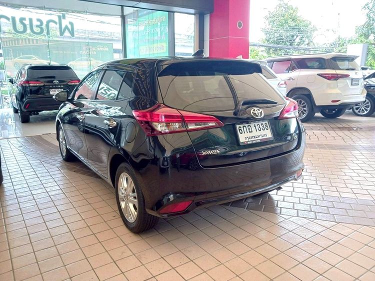 Toyota Yaris 2017 1.2 G Sedan เบนซิน ไม่ติดแก๊ส เกียร์อัตโนมัติ ดำ รูปที่ 4