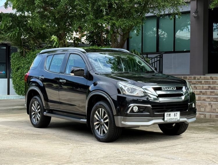 รถ Isuzu MU-X 1.9 สี ดำ