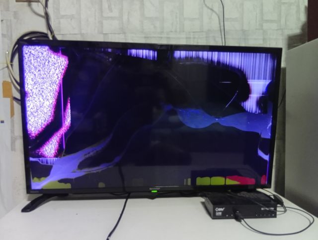 SHARP ทีวี LED 32 นิ้ว รุ่น LC-32LE180M มือสอง ขายเป็นอะไหล่