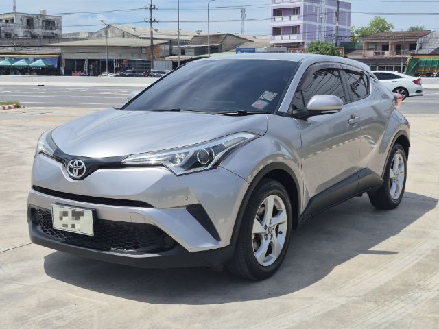 รถ Toyota C-HR 1.8 Mid สี เทา
