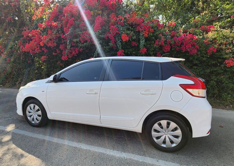 Toyota Yaris 2016 1.2 E Sedan เบนซิน เกียร์อัตโนมัติ ขาว