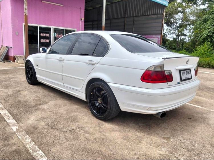 BMW Series 3 2004 318i Sedan เบนซิน เกียร์อัตโนมัติ ขาว รูปที่ 4