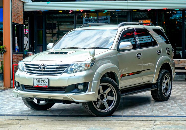 รถ Toyota Fortuner 3.0 V 4WD TRD Sportivo Champ Midnight Shine สี เทา