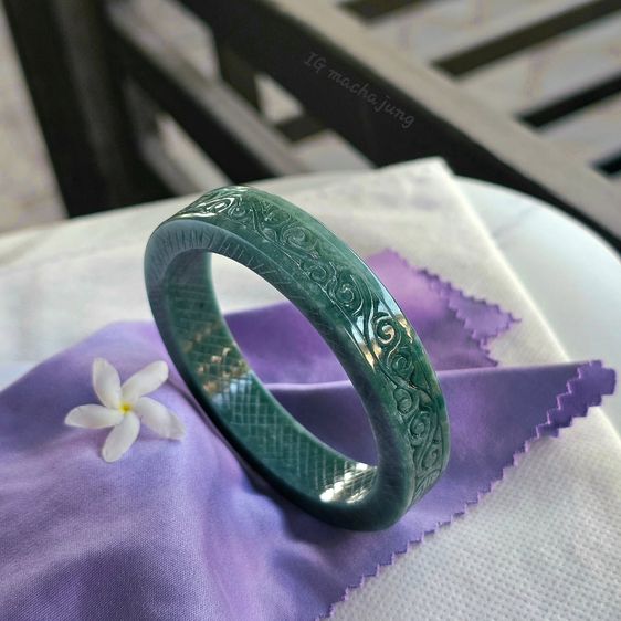 ฟ้า Highqualityjade กำไลหยก Oceanblue เนื้อโปร่งแสง แกะสลักลายเหรียญจีนเถาวัลย์เกี่ยวทรัพย์ 