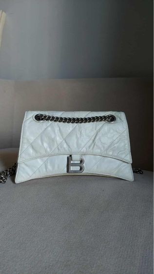 กระเป๋าสะพาย Balenciaga สีขาว
