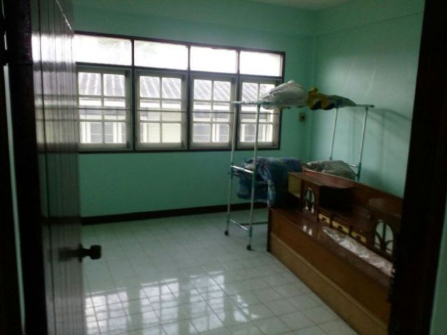 ขายตึก 3 ชั้นครึ่งพร้อมที่ดินราคาถูก รูปที่ 2