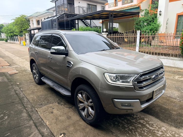 รถ Ford Everest 2.2 Titanium Plus สี น้ำตาล