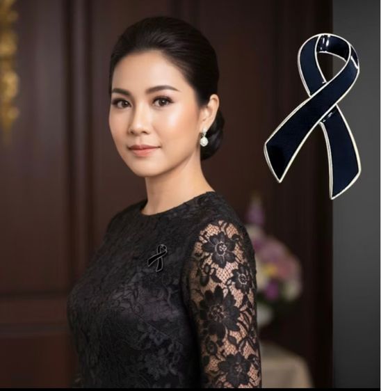 เข็มกลัดรูปโบว์ไว้อาลัย ตัวใหญ่ โบว์สีดำขอบเงิน คุณภาพดี สะดวกสบายในการใช้งาน 15 บาท รูปที่ 2
