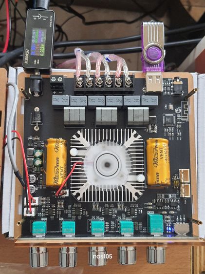 แอมป์จิ๋ว ZK AS21 2G ที่มีชิบคู่เรือธง TPA 3255 รวมทั้งมีวงจรกรอง LC และเครือข่ายสนับเบอร์ พร้อมเคสใส SPR MiNiAMP