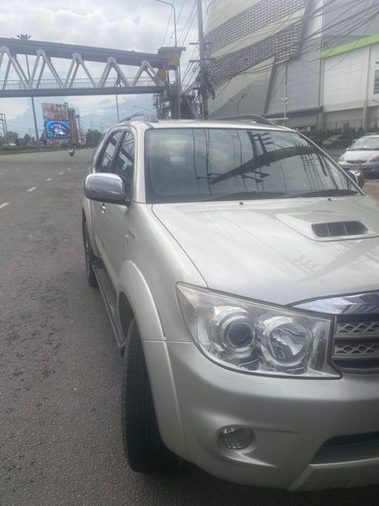 Toyota Fortuner 2011 3.0 V Utility-car ดีเซล ไม่ติดแก๊ส เกียร์อัตโนมัติ เทา รูปที่ 4