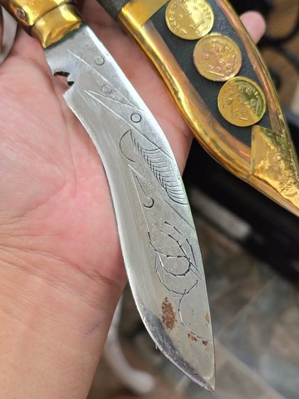 มีดกูรข่า ด้ามหายาก จากเนปาลแท้ ขนาดปลายฝักถึงด้ามจับ 24Cm. ใบมีด13.5นิ้ว ใบมีดหนาคม มีน้ำหนัก จับถนัดมือ ลายสวยงาม  รูปที่ 6