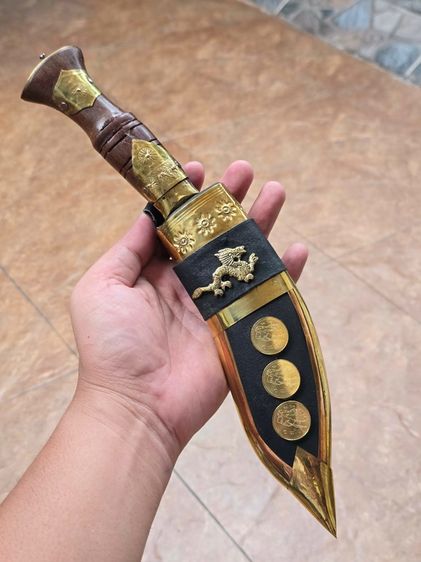 มีดกูรข่าด้ามใหญ่ ด้ามหายาก จากเนปาลแท้ ขนาดปลายฝักถึงด้ามจับ 28Cm. ใบมีด16.5นิ้ว ใบมีดหนาคม มีน้ำหนัก จับถนัดมือ 