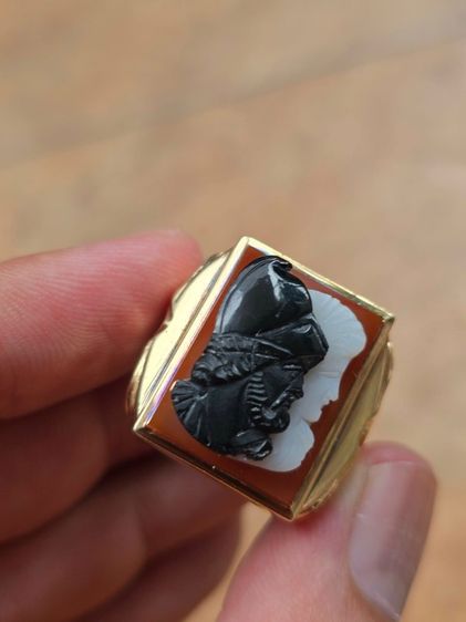 แหวนทองเคนอก10k Onyx Agate  Carnelian แกะสลักรูปนักรบโรมันคู่สไตล์วินเทจ ประดับด้วยหินโอนิกซ์ หินอะเกต และหินคาร์เนเลียน   ลายนูนมันส์ๆ 