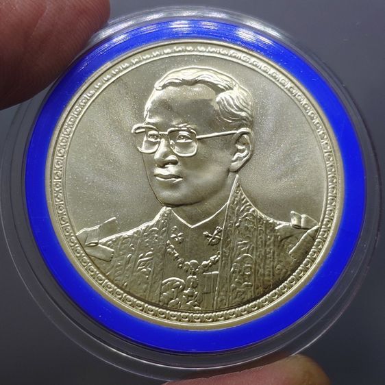 เหรียญ 600 บาท เนื้อเงิน ที่ระลึก 75 พรรษา รัชกาลที่9 พ.ศ.2545 รูปที่ 3