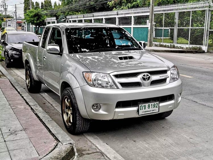 รถ Toyota Hilux Vigo 2.5 Smart Cab E สี เทา