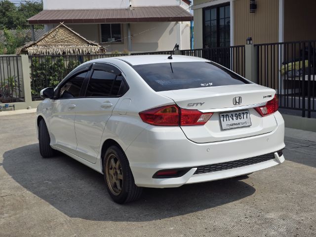 Honda City 2018 1.5 S Sedan เบนซิน ไม่ติดแก๊ส เกียร์ธรรมดา ขาว รูปที่ 4