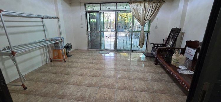 มีบางส่วน สร้างเสร็จก่อน 2010 ขายบ้านเดียว หมู่บ้านอมรทรัพย์ รูปที่ 3