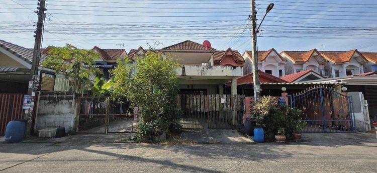 มีบางส่วน สร้างเสร็จก่อน 2010 ขายบ้านเดียว หมู่บ้านอมรทรัพย์