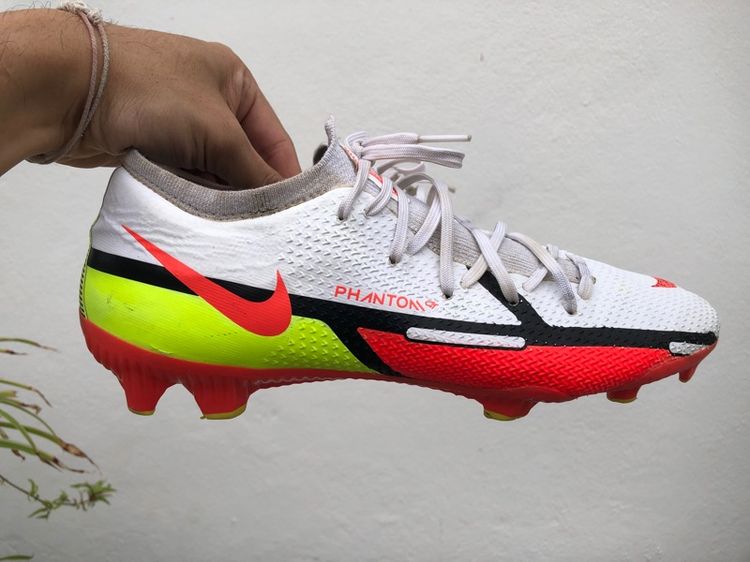       รองเท้าฟุตบอล Nike