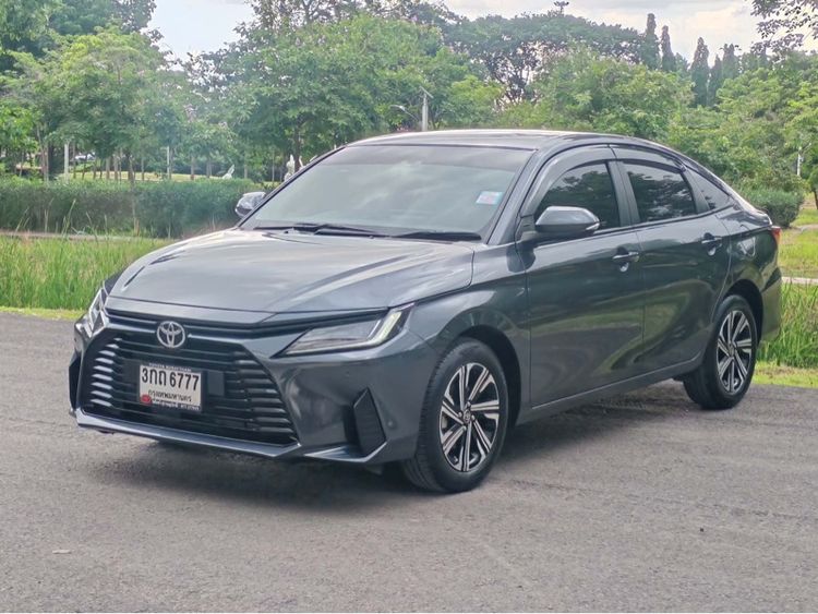 Toyota Yaris ATIV 2025 1.2 Smart Sedan เบนซิน ไม่ติดแก๊ส เกียร์อัตโนมัติ เทา รูปที่ 2