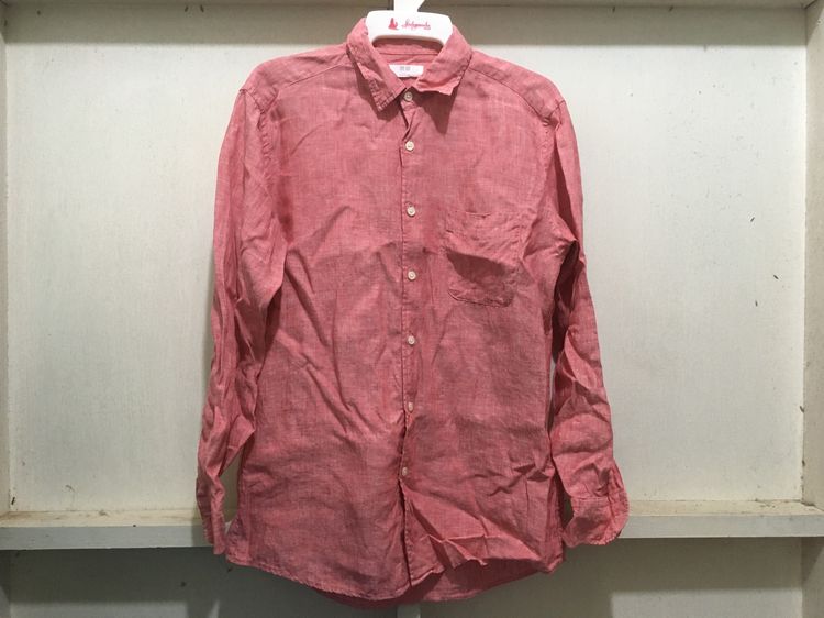 แขนยาว เสื้อเชิ้ต ผ้าลินิน  แบรนด์ UNIQLO สีแดงอมชมพู