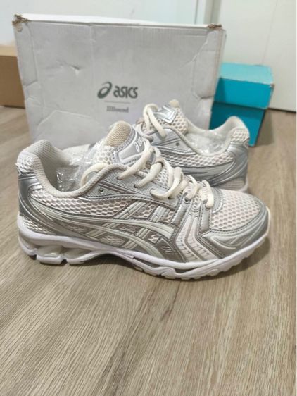 รองเท้า ASICS สีขาวเงิน  รูปที่ 2