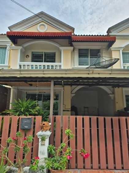 ทาวน์เฮ้าส์  2  ชั้น  21  ตร.ว. หมู่บ้านนิรันดร์วิลล์ 8  ซอยเฉลิมพระเกียรติ 28