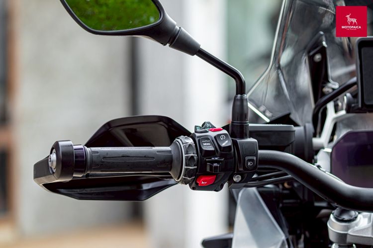 Bmw R1250GSA TripleBlack ปี2022 มือเดียว วิ่ง4,200Km. รถใหม่มาก รูปที่ 9