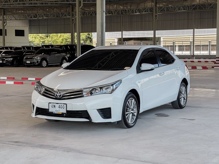 รถ Toyota Corolla 1.6 สี ขาว