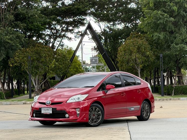 รถ Toyota Prius 1.8 TRD Sportivo สี แดง