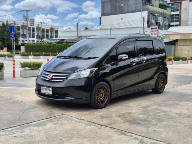 รถ Honda Freed 1.5 E Sport สี ดำ