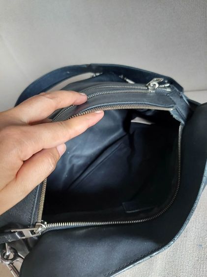 กระเป๋าสะพาย Loewe สีดำ รูปที่ 9