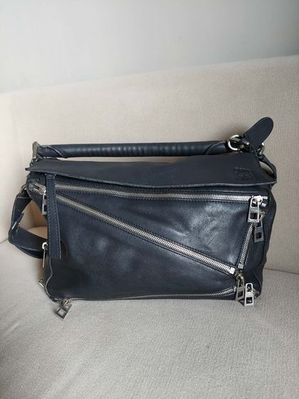 กระเป๋าสะพาย Loewe สีดำ