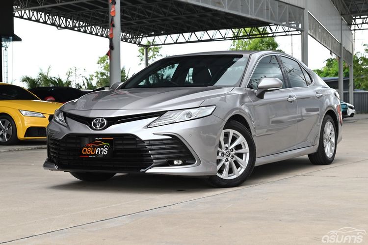 รถ Toyota Camry 2.5 Sport สี เทา