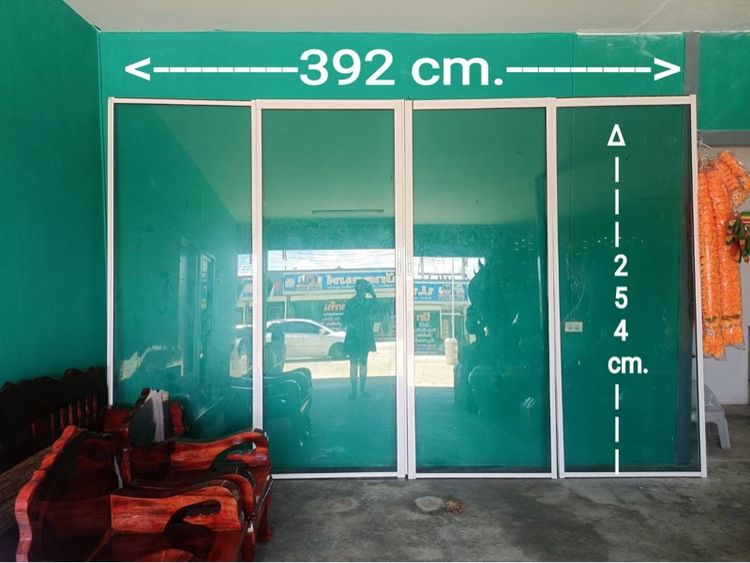 ขายกระจกบานเลื่อน 4 บาน ขนาด สูง 2.54 ยาว3.92 เมตร (มีรางแยกต่างหากให้) มารับเองที่ตลาดมารวย