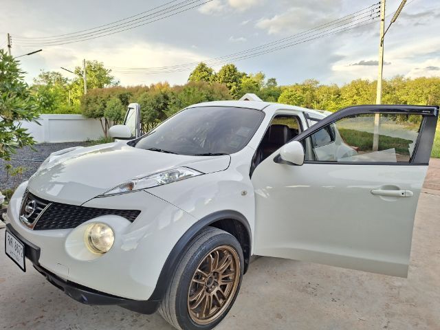 Nissan Juke 2014 1.6 V Utility-car เบนซิน เกียร์อัตโนมัติ ขาว รูปที่ 2