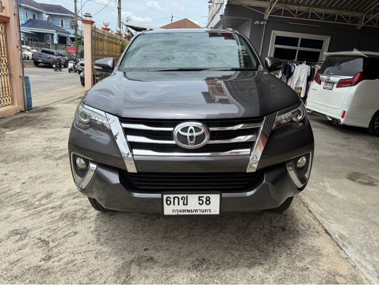 รถ Toyota Fortuner 2.8 V สี เทา