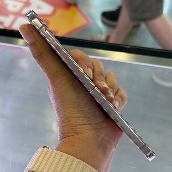 Samsung Z Flip5 256GB สี Lavender เครื่องศูนย์ สภาพสวยมาก จอ6.7นิ้ว แรม8รอม256 Snap8 Gen2 🔥🔥 รูปที่ 3