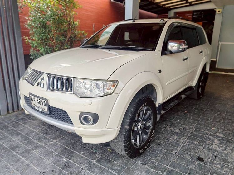 รถ Mitsubishi Pajero Sport 2.5 GT สี ขาว