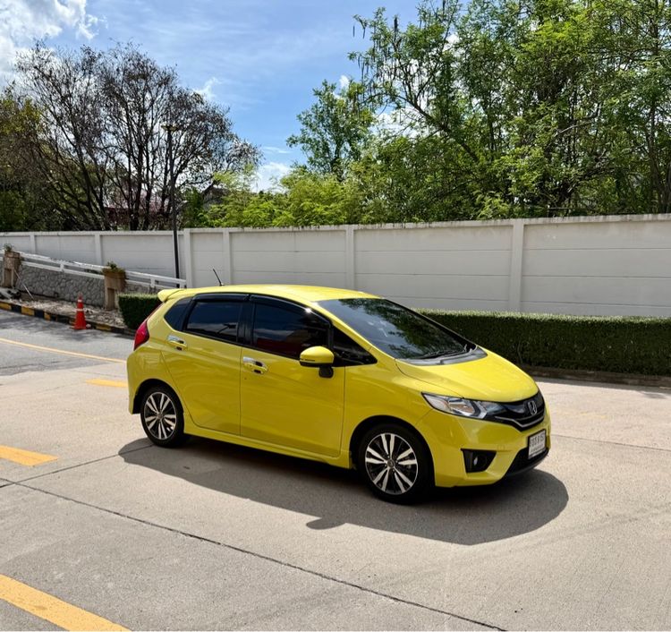 รถ Honda Jazz 1.5 SV i-VTEC สี เหลือง