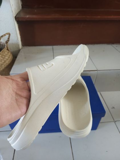 รองเท้า fila แท้ สภาพดีมากๆ สีขาว off white size 9 ใส่ไปทะเล 1 ครั้ง รูปที่ 3