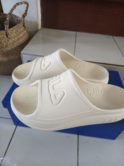 รองเท้า fila แท้ สภาพดีมากๆ สีขาว off white size 9 ใส่ไปทะเล 1 ครั้ง รูปที่ 2